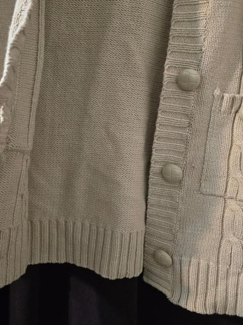 NWOT M (L-Runs Small) Arizona Jean Company Tan /Beige Cardigan L-Sleeves Sweater